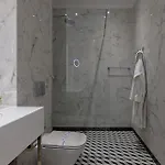 Modern Art - Maestro Hotel Lviv