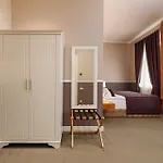 Modern Art Hotel 4*