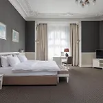 Modern Art Hotel