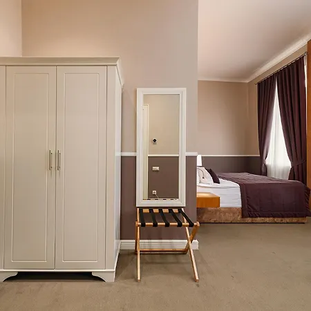 Modern Art Hotel 3*