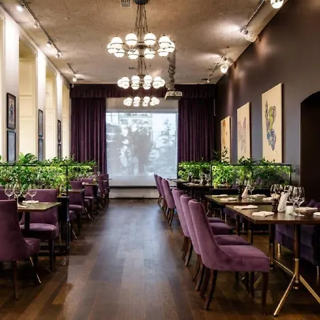 Modern Art - Maestro Hotel