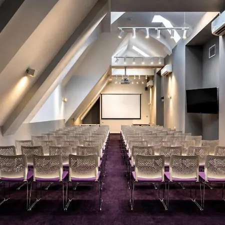 Modern Art - Maestro Hotel 4*