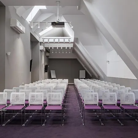 Modern Art - Maestro Hotel 4*