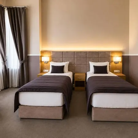 Modern Art - Maestro Hotel 4*